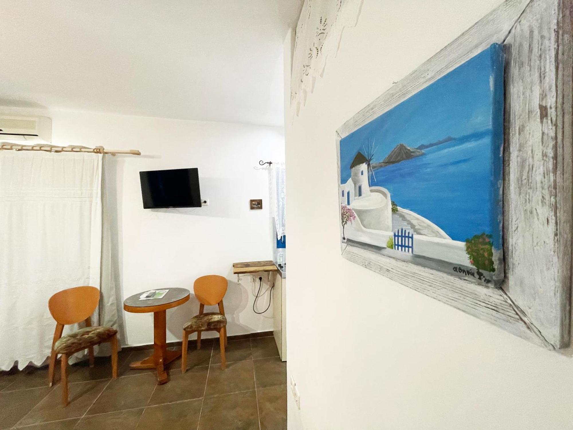 Argo-Milos Adamantas  Bagian luar foto